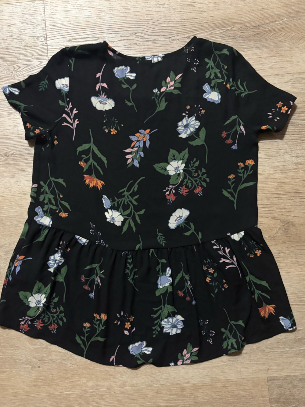 Floral Ruffle Hem Women's blouse - Black Floral